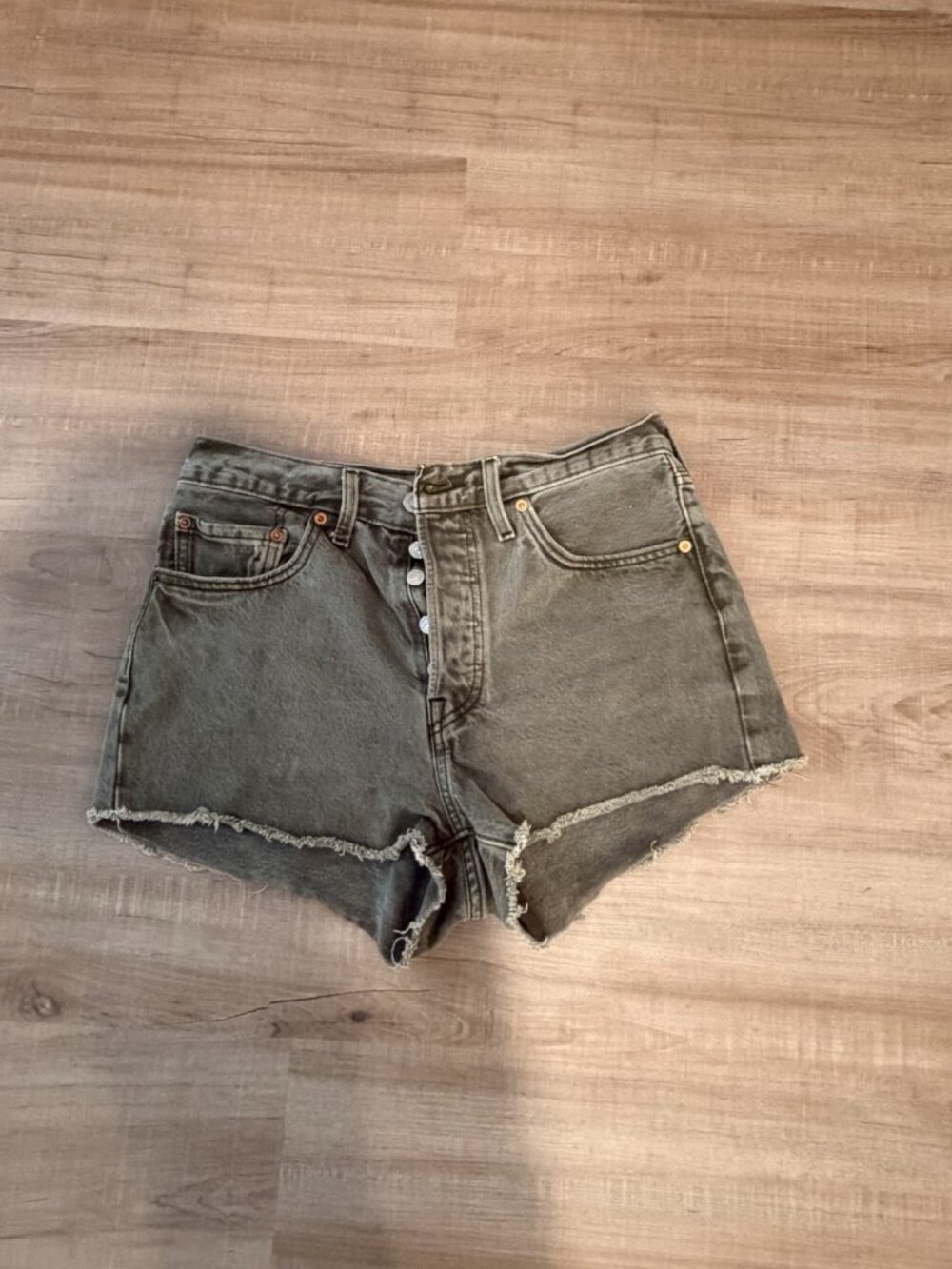 Levi’s 501 Shorts Women’s Size 26 Green High Rise Raw Hem Button Fly Denim 1”